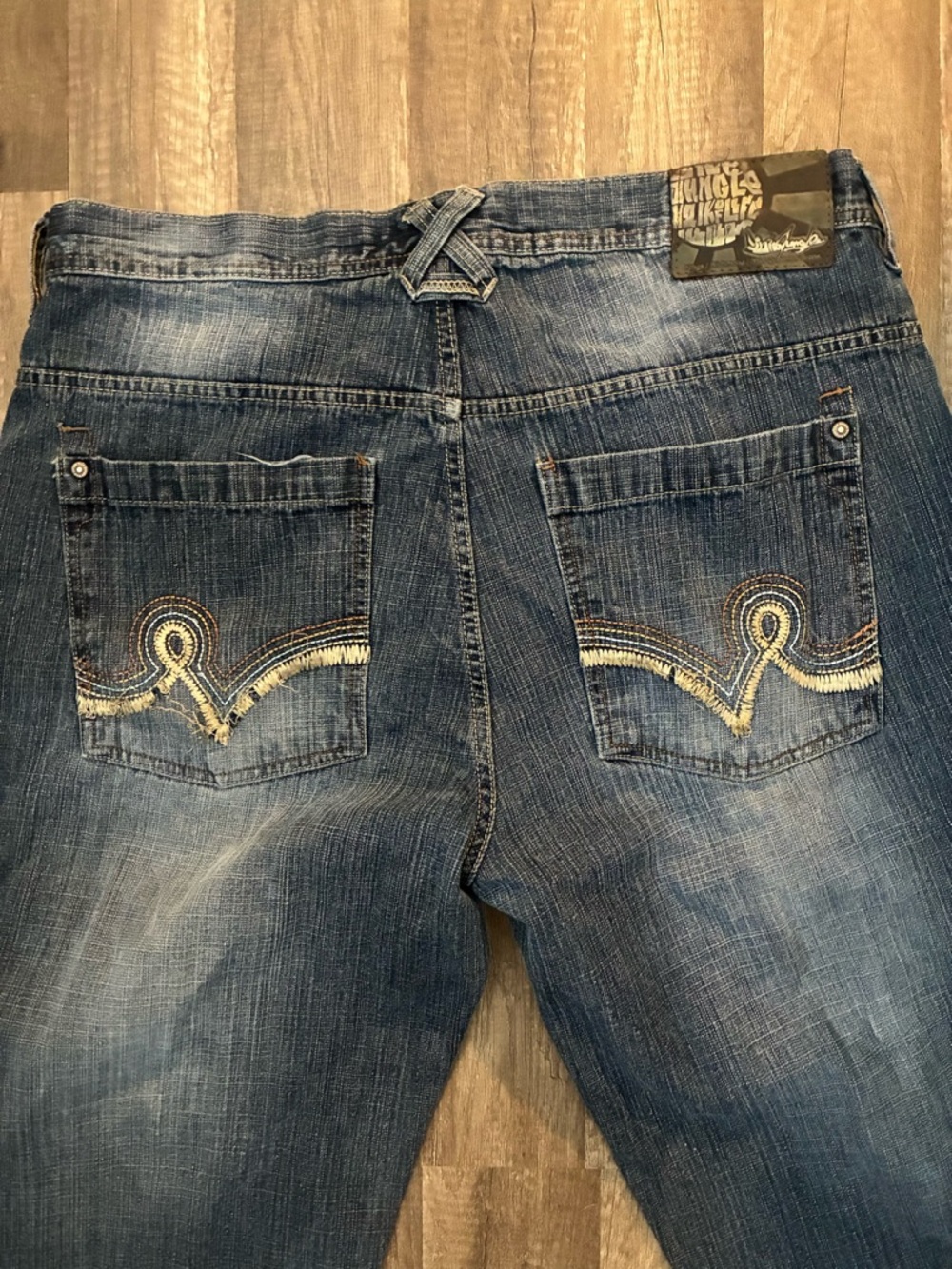 Relaxed Men's Denim Jeans with Embroidered Back Pockets - Blue
